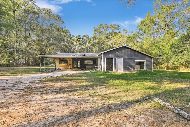 exterior space featuring a yard