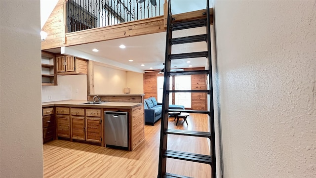 kitchen with sink, ceiling fan, fridge, stainless steel dishwasher, and light wood-type flooring