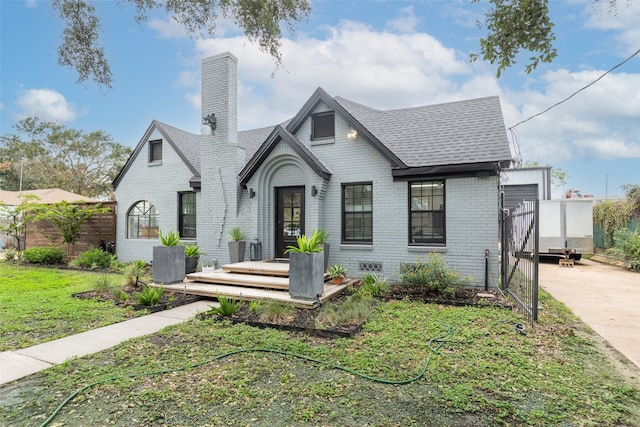 view of front of home with a front lawn