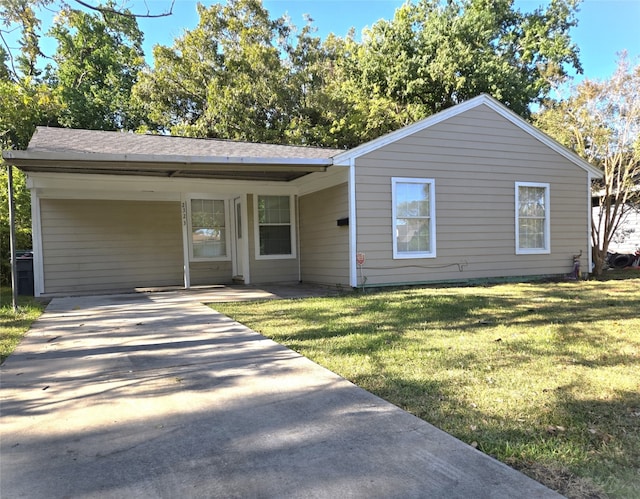 ranch-style house featuring a front yard