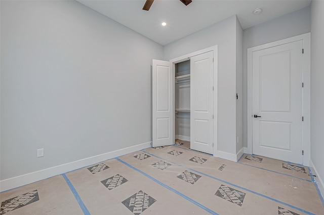 unfurnished bedroom featuring ceiling fan and a closet