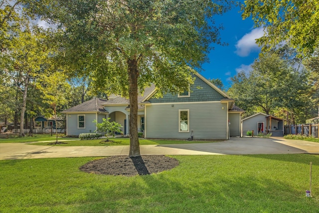 view of front of property with a front lawn