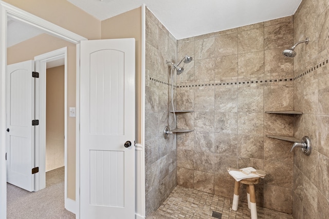 bathroom featuring tiled shower