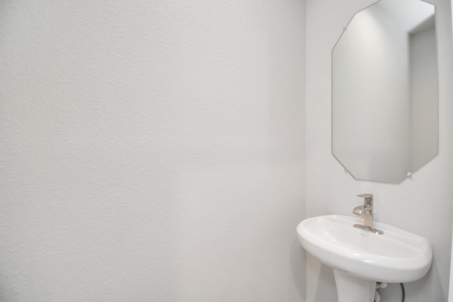 bathroom featuring sink