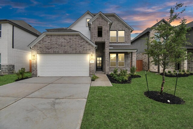 view of front facade featuring a yard and a garage