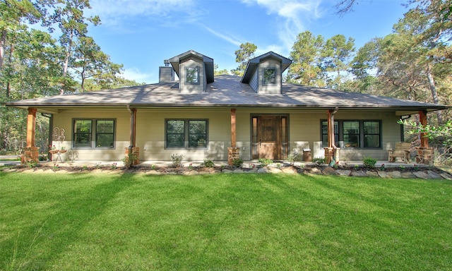 view of front of home with covered porch and a front lawn