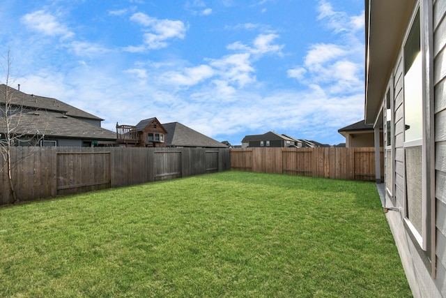 view of yard featuring a fenced backyard