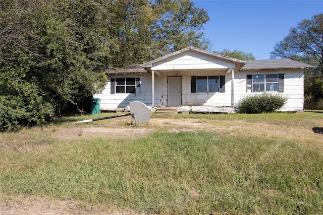 view of front of home with a front yard