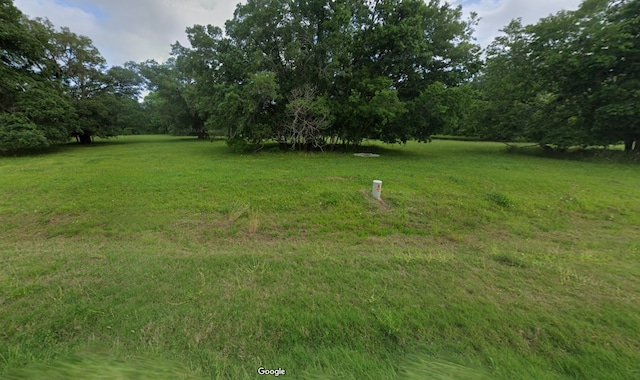 Listing photo 2 for 370 Horse Shoe Trl, Angleton TX 77515