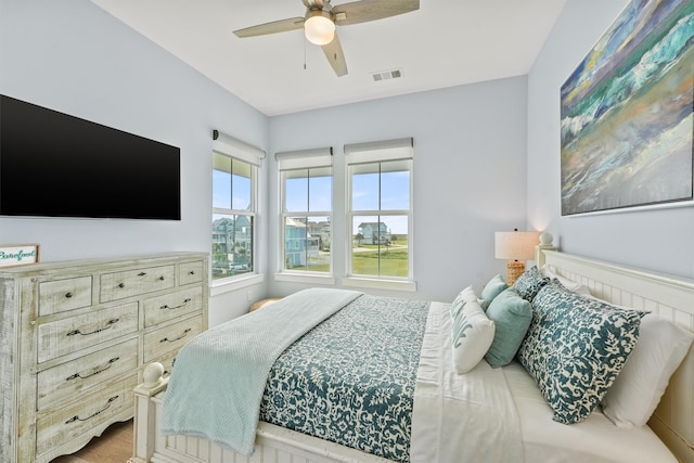 bedroom with ceiling fan