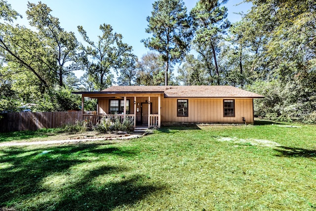 ranch-style home featuring a front yard