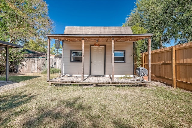 view of outdoor structure featuring a yard