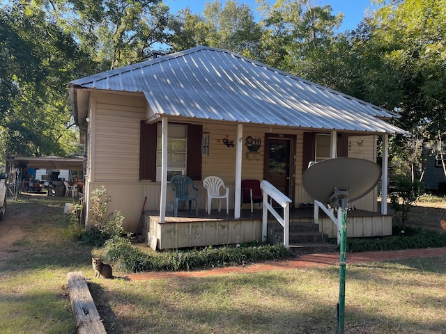 view of front of home featuring a front yard and a porch