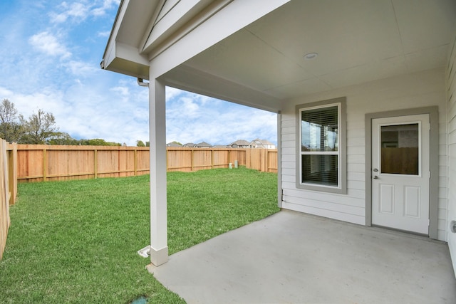 view of yard featuring a patio area