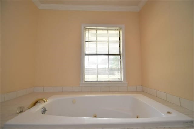 bathroom featuring crown molding and a bathtub