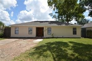 single story home featuring a front lawn