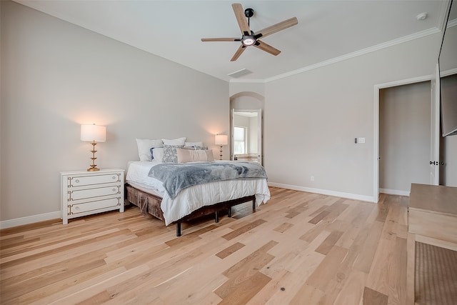 bedroom featuring ornamental molding, light hardwood / wood-style floors, and ceiling fan