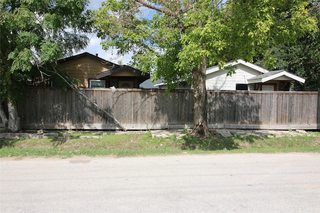 exterior space featuring fence