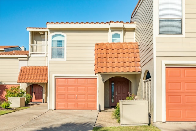 view of front of house with a garage