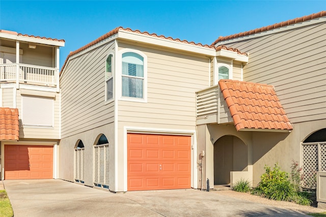 view of front of house featuring a garage