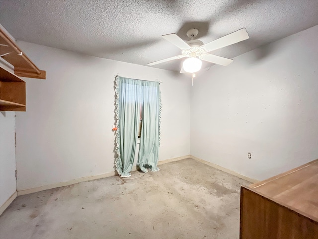 unfurnished room with a textured ceiling and ceiling fan