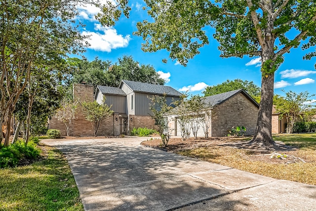 view of front facade with a garage