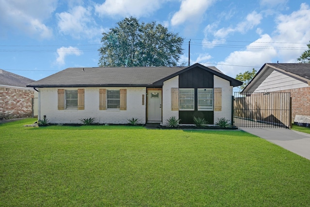 view of front of house with a front lawn