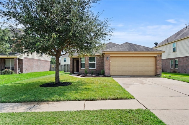 view of front of home featuring a front lawn and a garage