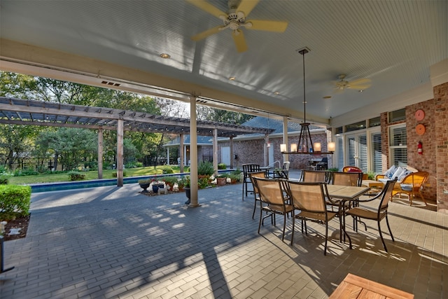 sunroom / solarium with ceiling fan