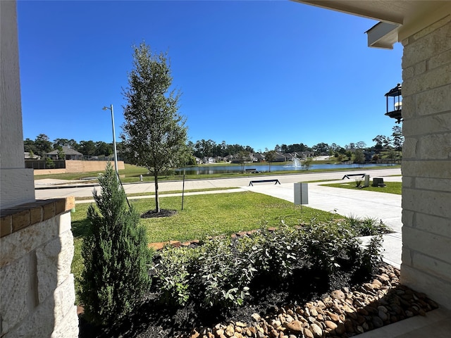 view of yard featuring a water view