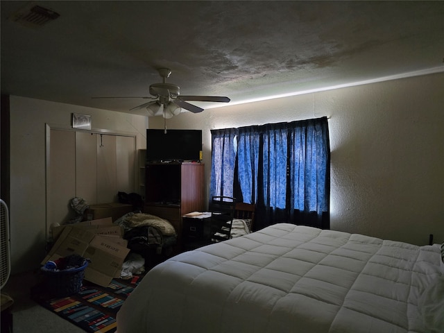 bedroom featuring a closet and ceiling fan