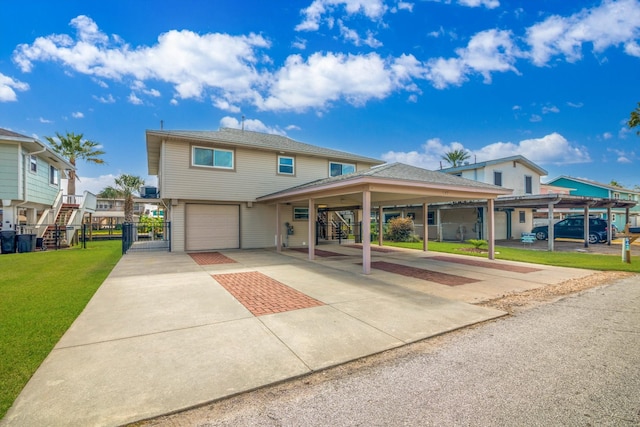 view of front of property featuring a front yard, a garage, and a carport