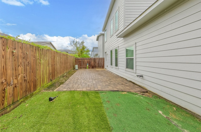 view of yard featuring a patio area