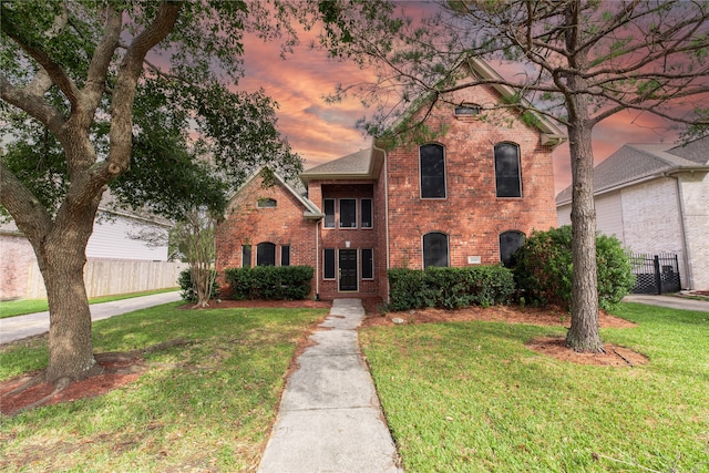 view of front of home featuring a yard