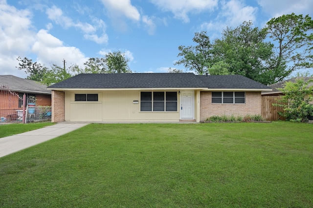 ranch-style home featuring a front yard