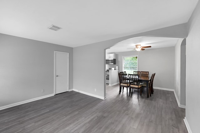 dining space with dark wood-type flooring and ceiling fan