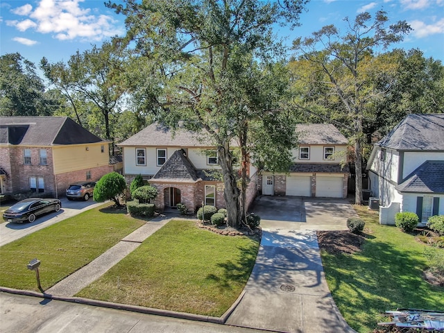 view of front of home featuring a front lawn and a garage