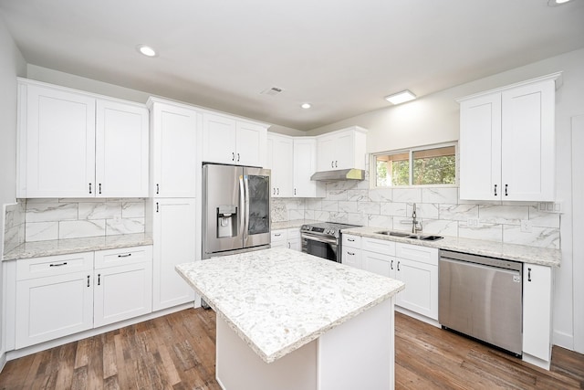 30626 Logger Ln, Magnolia, TX 77355 - kitchen featuring appliances with stainless steel finishes, a sink, backsplash, white cabinets, and recessed lighting