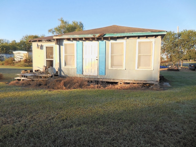 exterior space featuring a yard