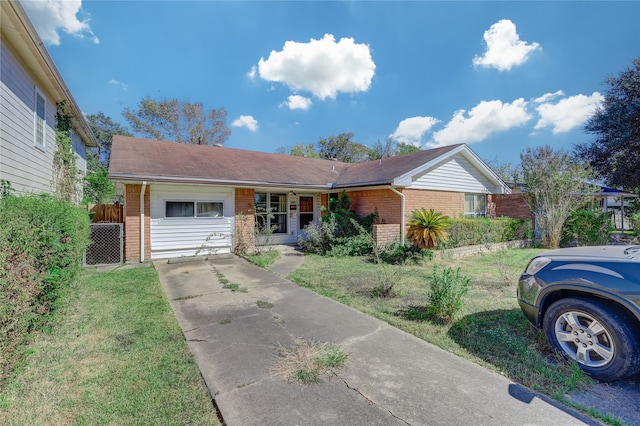 single story home with a front yard