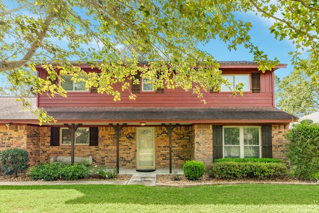 view of front of home featuring covered porch and a front lawn