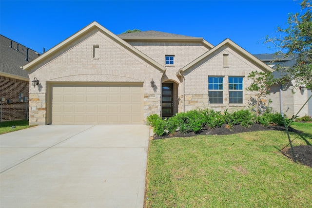 view of front of house featuring a front lawn and a garage