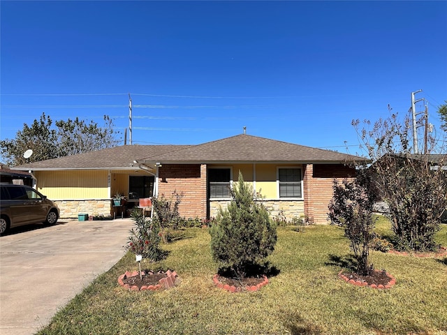 ranch-style home with a front lawn