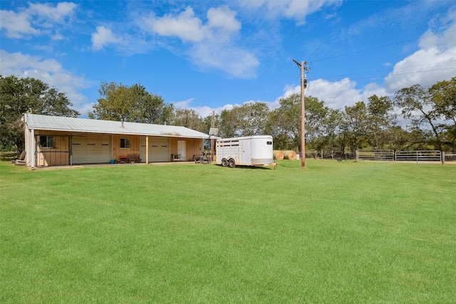 view of yard with an outbuilding