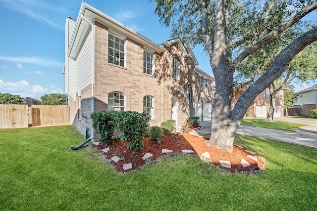 view of front of home featuring a front lawn and a garage