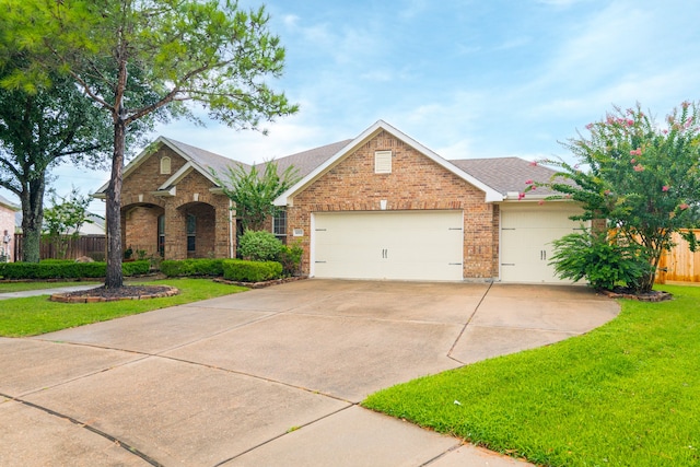 view of front of home featuring a front lawn and a garage