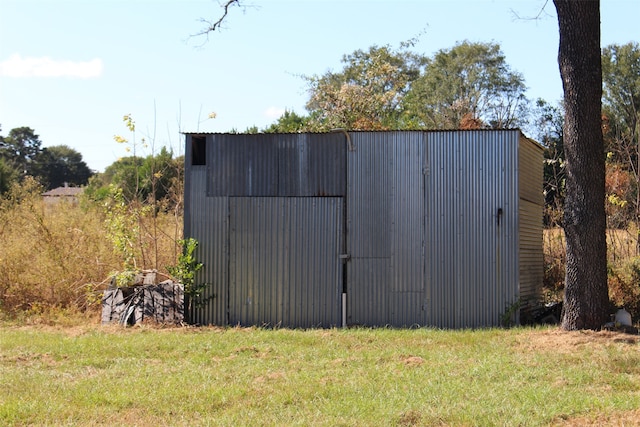 view of outbuilding