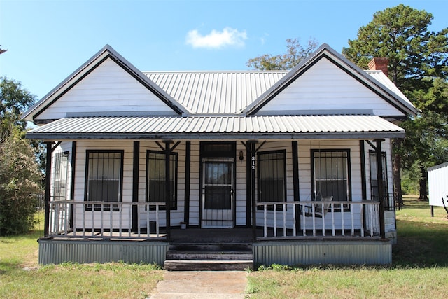 view of front of home with a porch and a front lawn