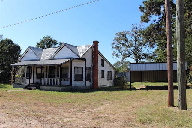 view of front of home featuring a front yard and a porch