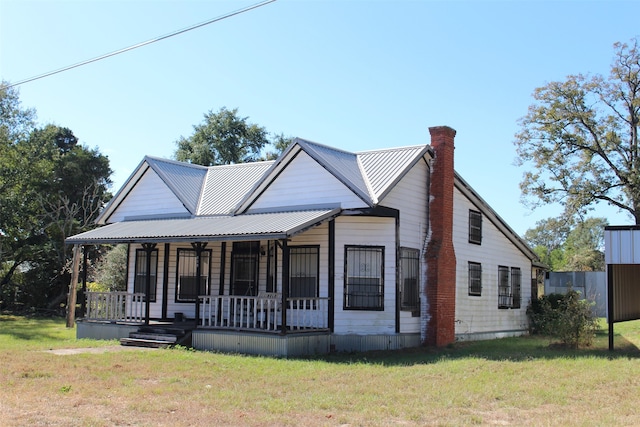 view of front of home with a porch and a front lawn